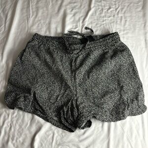 3/$20 Bundle & Save! Vero moda shorts women’s XS